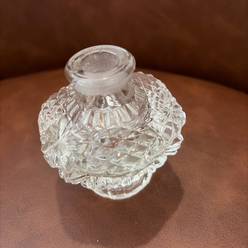 Beautiful Vintage Ornate Glass Perfume Bottle W Stopper Vanity Decor Victorian - Picture 8 of 12